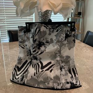 WHBM Bustier in EXCELLENT condition, new with tags. Size 6